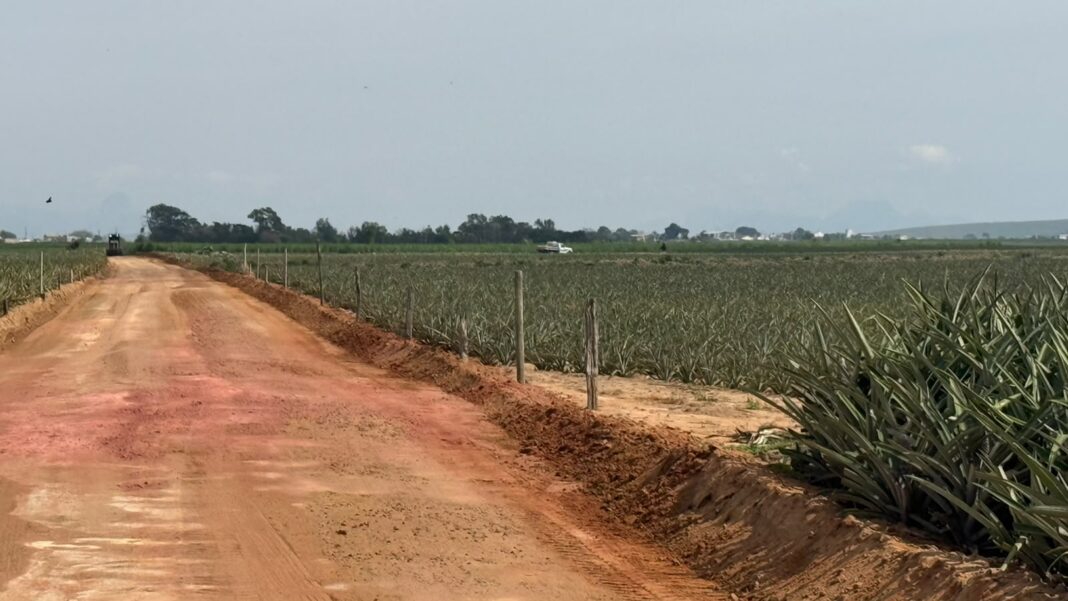 Prefeitura de Marataízes realiza manutenção de estradas rurais Patrulamento de Estradas em Marataízes