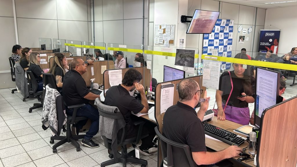 Procon de Cachoeiro realiza Mutirão de Negociações e ajuda mais de 100 consumidores Procon de Cachoeiro registrou perdão de dívida em Mutirão de Negociação - Prefeitura de Cachoeiro de Itapemirim