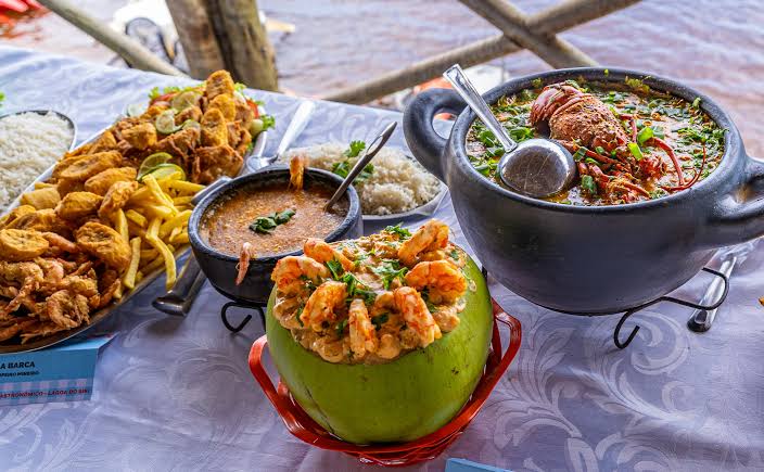 Marataízes apresenta Pólo Gastronômico a empresários e autoridades locais Projeto do Pólo Gastronômico apresentado a empresários, secretários e vereadores de Marataízes