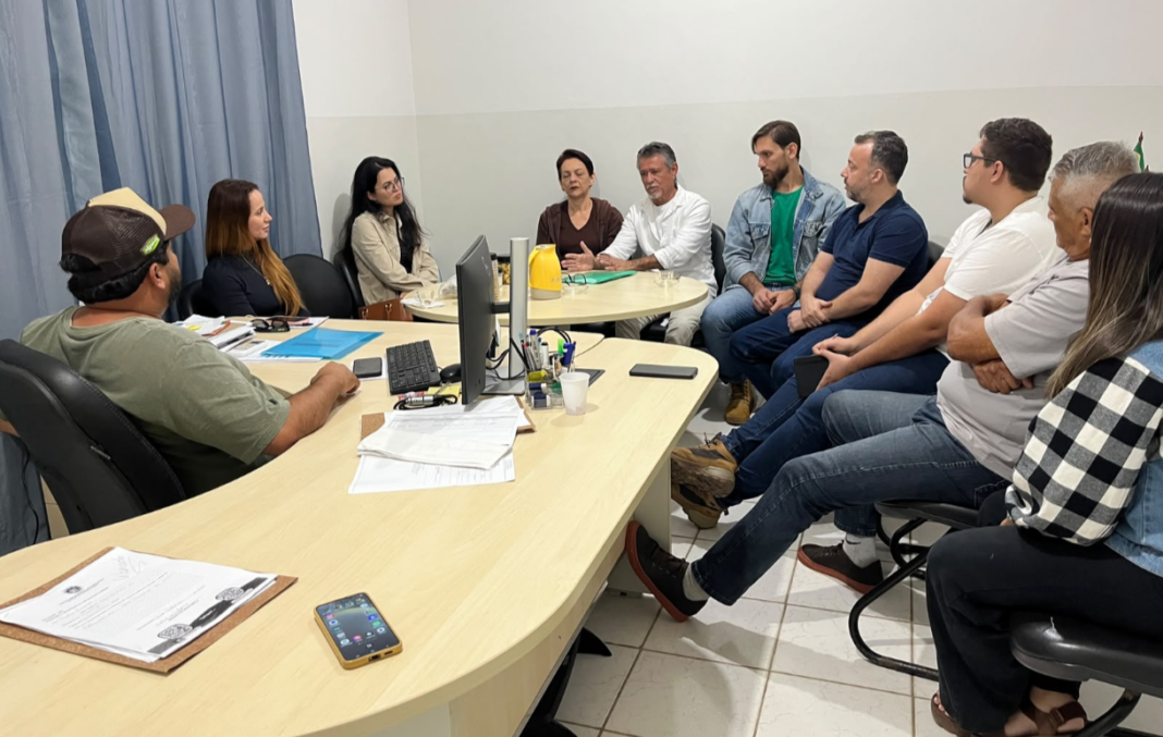 Marataízes discute adesão ao CONDESUL e melhorias no SIM Reunião discute adesão de Marataízes ao CONDESUL e ampliação do Sistema de Inspeção Municipal