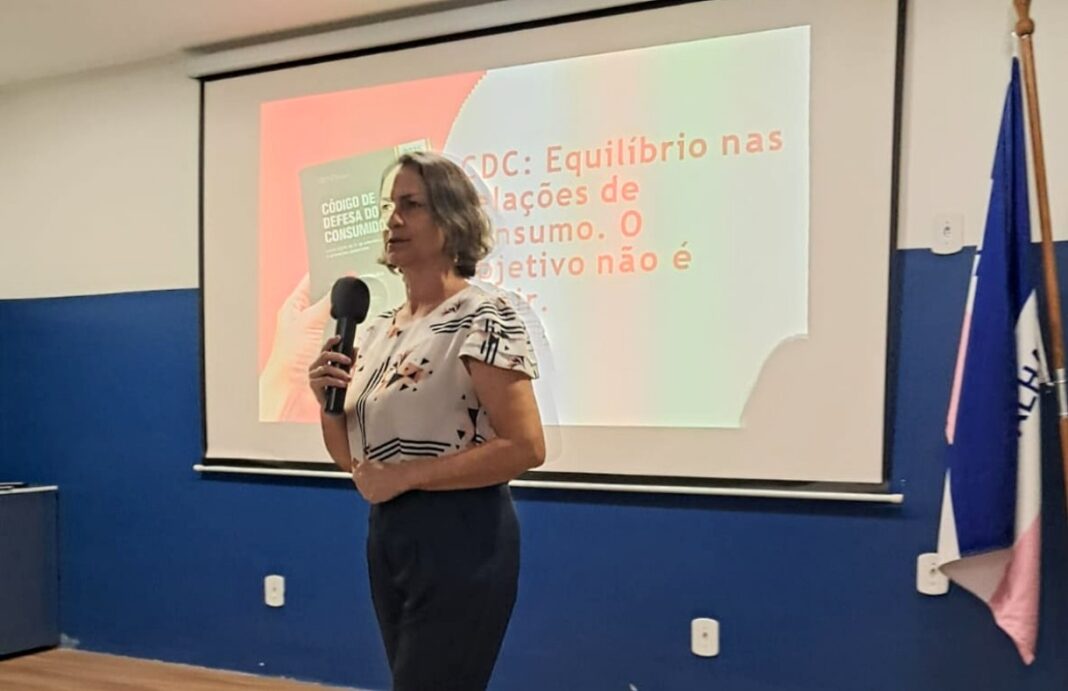 Procon de Marataízes faz palestra sobre relação do comércio com o consumidor